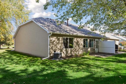7658 Newbury Road, Woodbury, MN 55125