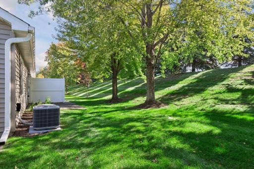 7658 Newbury Road, Woodbury, MN 55125