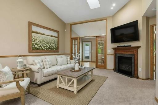 7658 Newbury Road, Woodbury, MN 55125
