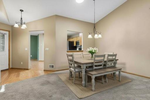 7658 Newbury Road, Woodbury, MN 55125
