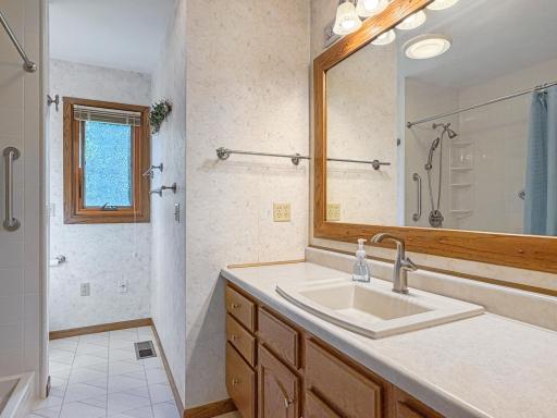 207 E Hollett Street, Tracy, MN 56175
