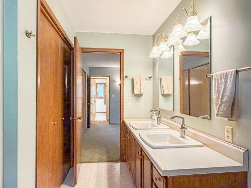 207 E Hollett Street, Tracy, MN 56175