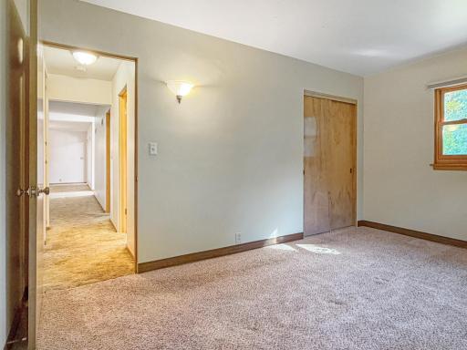 207 E Hollett Street, Tracy, MN 56175