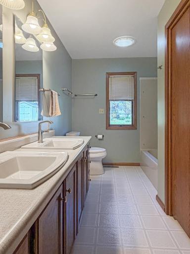 207 E Hollett Street, Tracy, MN 56175