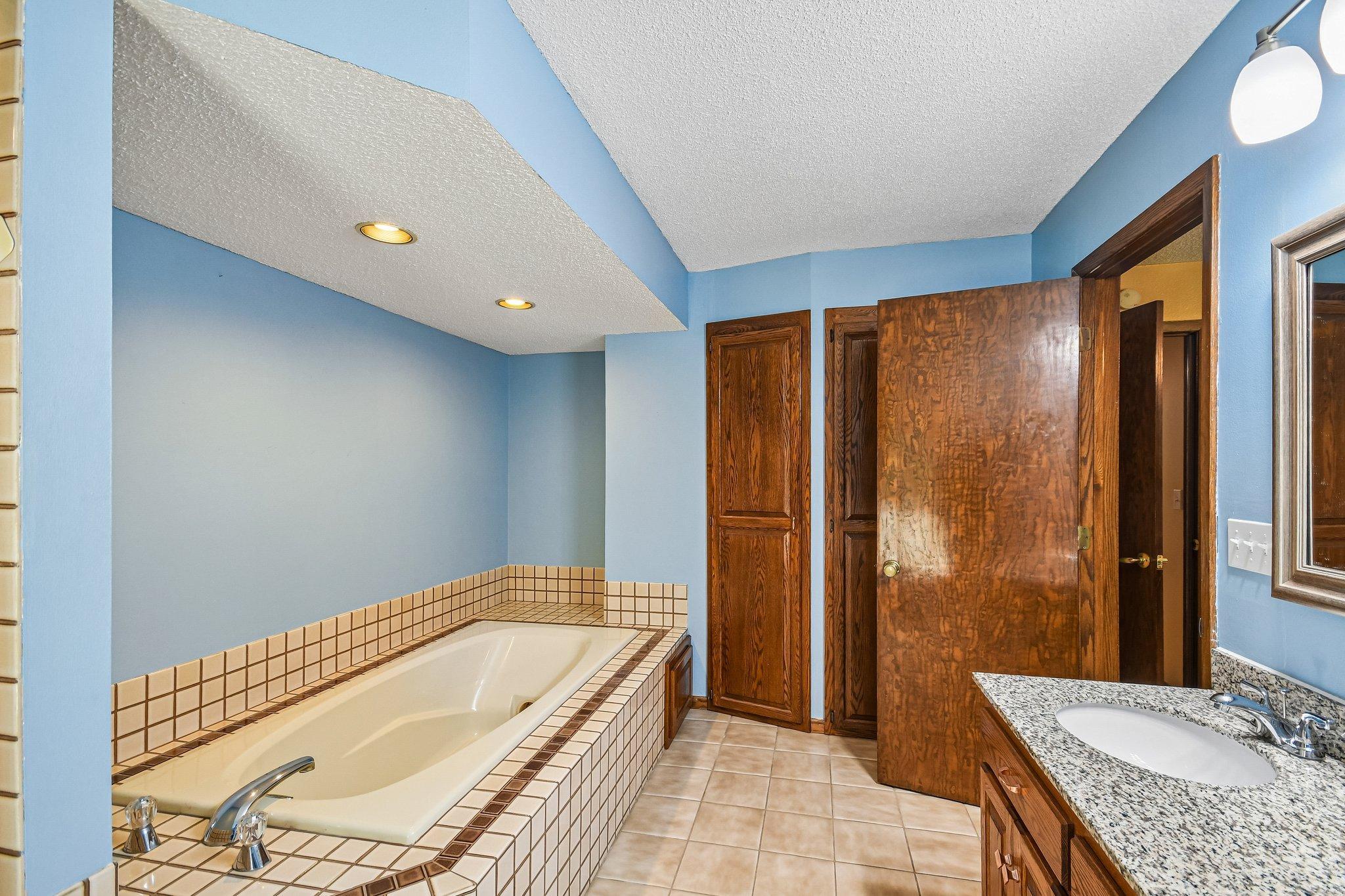 70-web-or-mls-191st Ln NW-S2008-040.jpg