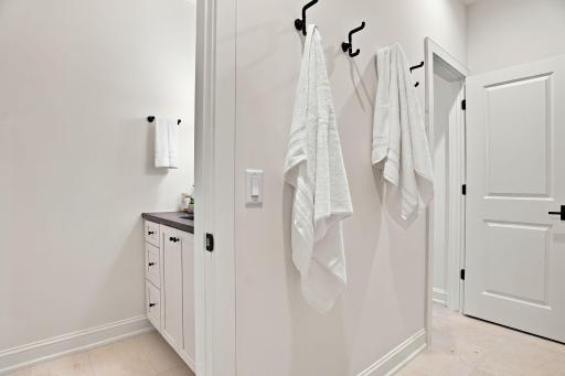 122-web-or-mls-1426_Holdridge_Cir_Wayzata_MN_55391_130.jpg