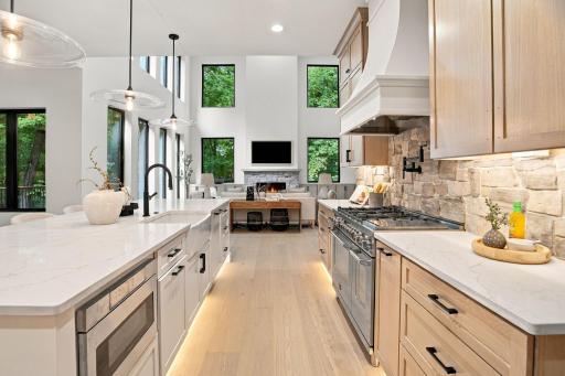 35-web-or-mls-1426_Holdridge_Cir_Wayzata_MN_55391_048.jpg