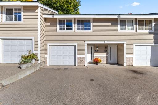 3304 River Bluff Drive, 75, Eagan, MN 55121