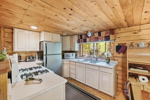 20-web-or-mls-20986 Cross Lake Rd -20.jpg