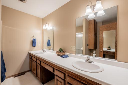 3379 Southgate Court, B, Eau Claire, WI 54701