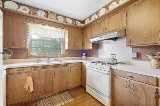 1750 Crestridge Lane, Eagan, MN 55122