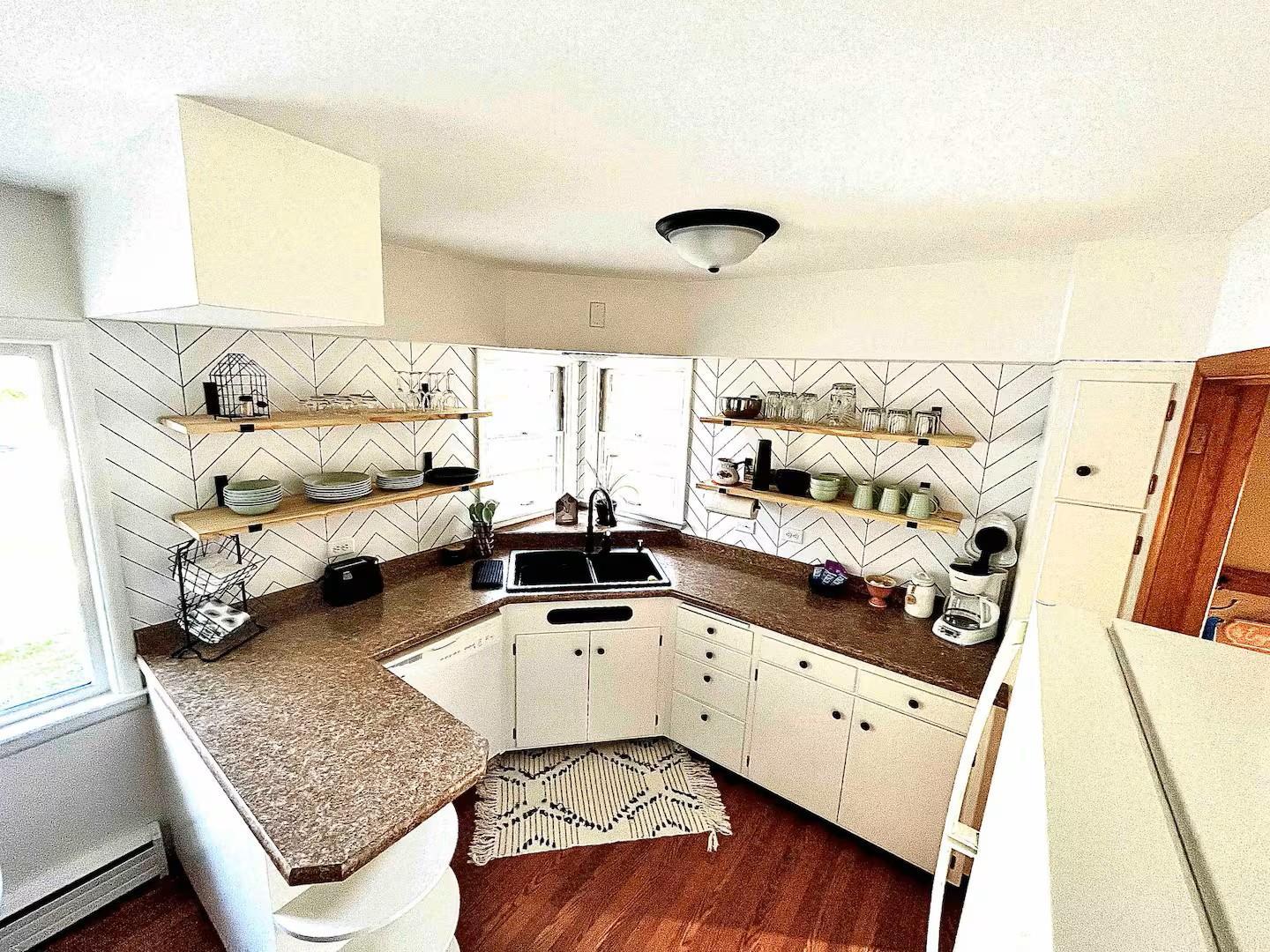 Kitchen 2.jpg
