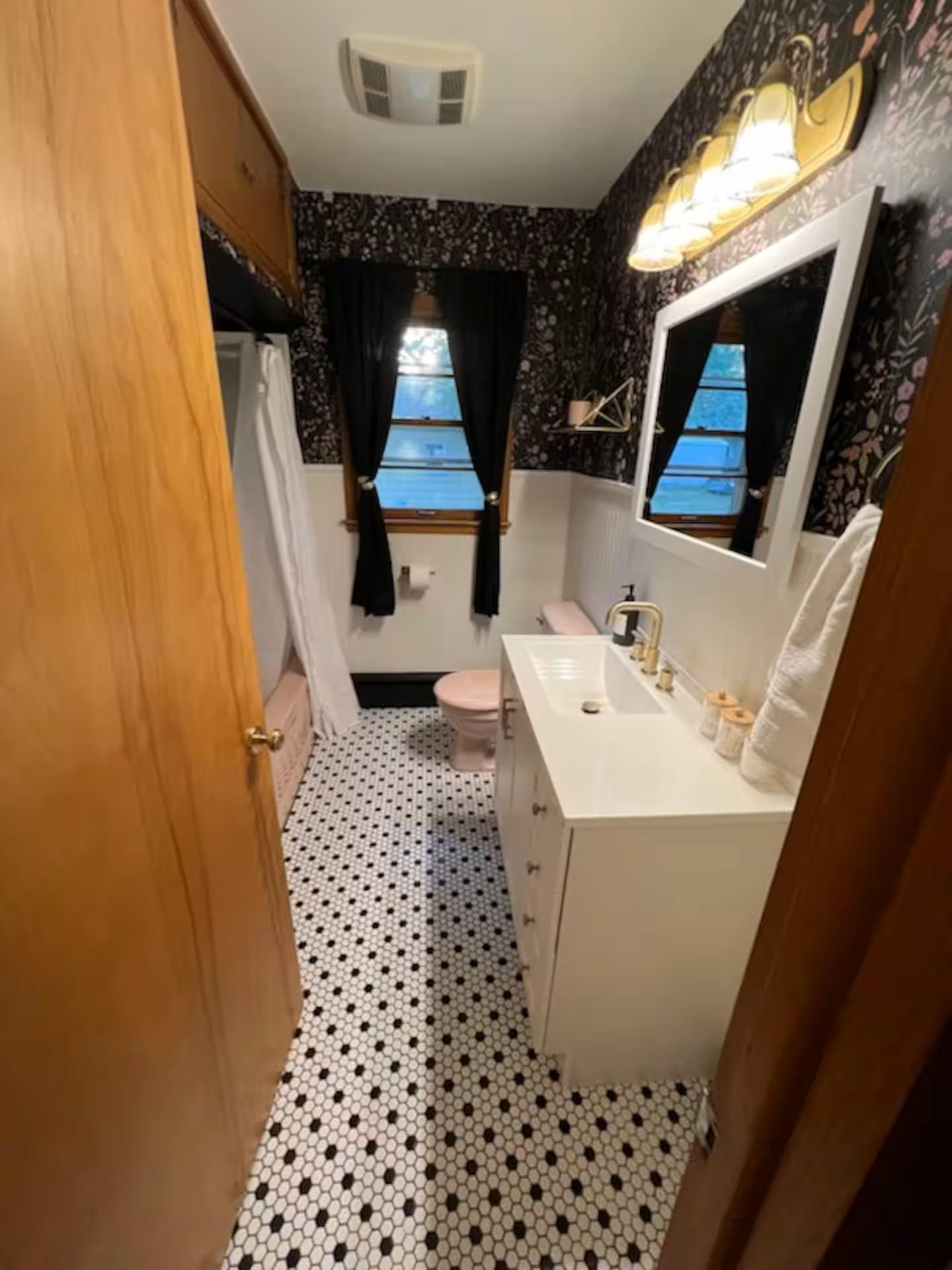 Main Floor Bathroom.jpeg