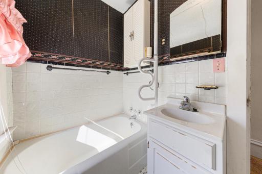 13 12th Street NW, Faribault, MN 55021