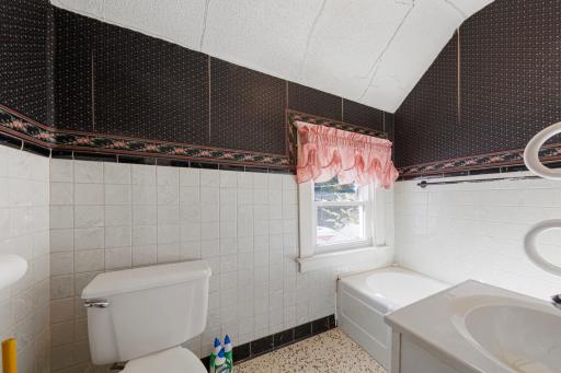 13 12th Street NW, Faribault, MN 55021
