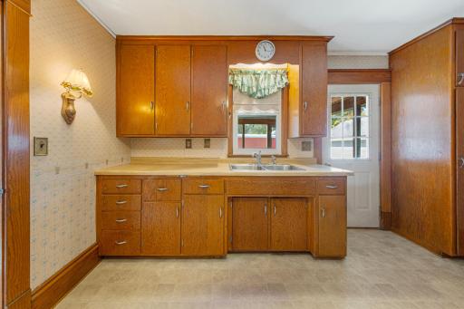 13 12th Street NW, Faribault, MN 55021