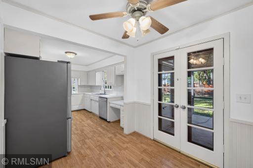 43 Suzanne Avenue, Vadnais Heights, MN 55127
