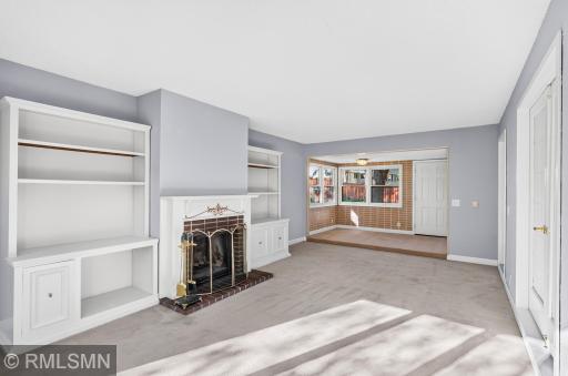 43 Suzanne Avenue, Vadnais Heights, MN 55127