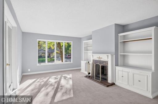 43 Suzanne Avenue, Vadnais Heights, MN 55127