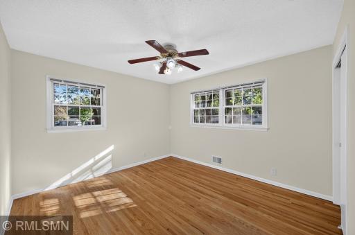 43 Suzanne Avenue, Vadnais Heights, MN 55127