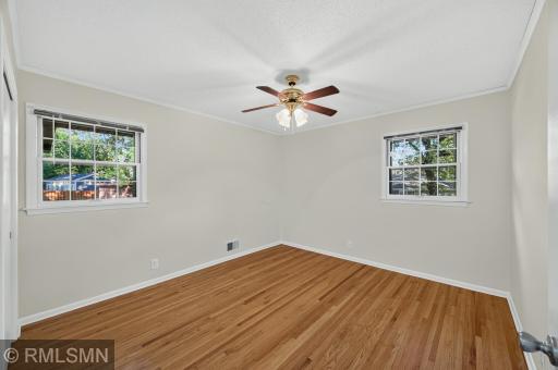 43 Suzanne Avenue, Vadnais Heights, MN 55127