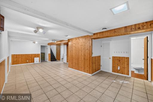 43 Suzanne Avenue, Vadnais Heights, MN 55127