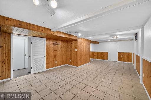 43 Suzanne Avenue, Vadnais Heights, MN 55127