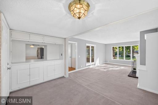 43 Suzanne Avenue, Vadnais Heights, MN 55127