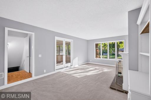 43 Suzanne Avenue, Vadnais Heights, MN 55127