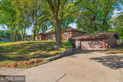 43 Suzanne Avenue, Vadnais Heights, MN 55127