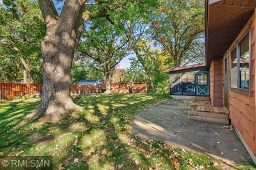 43 Suzanne Avenue, Vadnais Heights, MN 55127