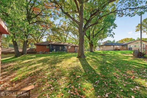 43 Suzanne Avenue, Vadnais Heights, MN 55127