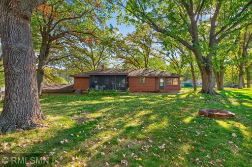 43 Suzanne Avenue, Vadnais Heights, MN 55127