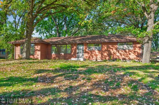 43 Suzanne Avenue, Vadnais Heights, MN 55127
