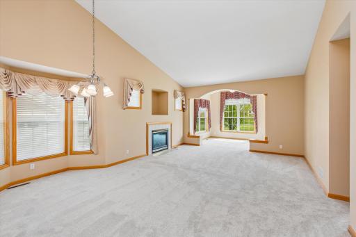 505 Holly Lane N, Saint Paul, MN 55128
