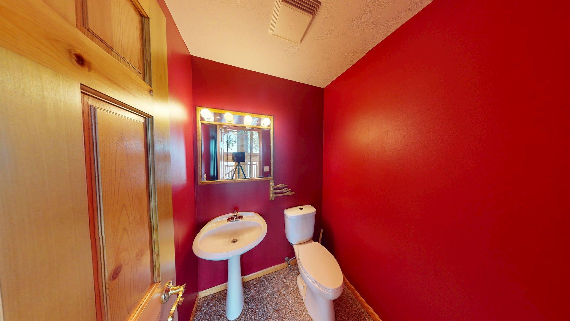Upper 1/2 Bath