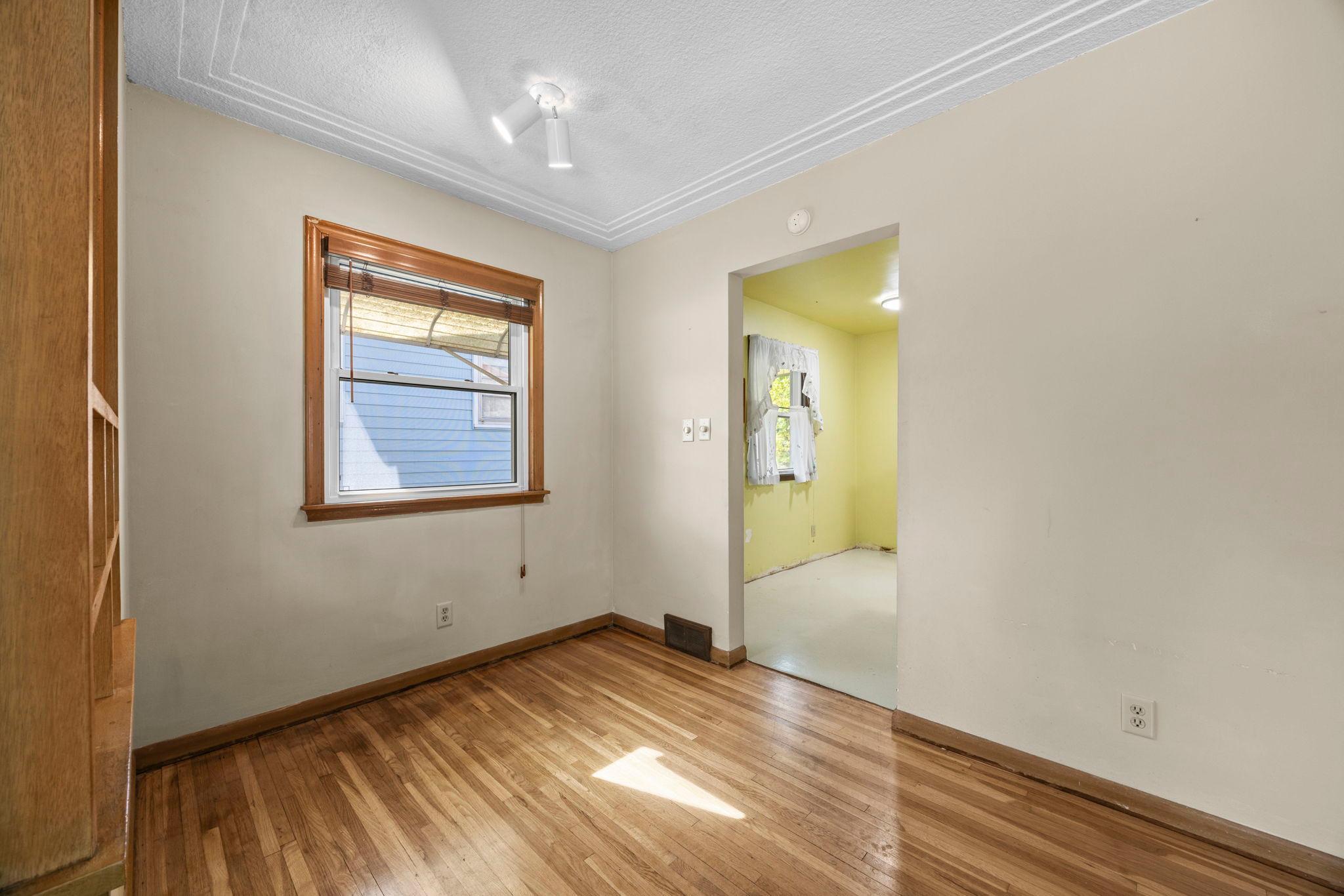 18-web-or-mls-1097 Dale St N-204.jpg