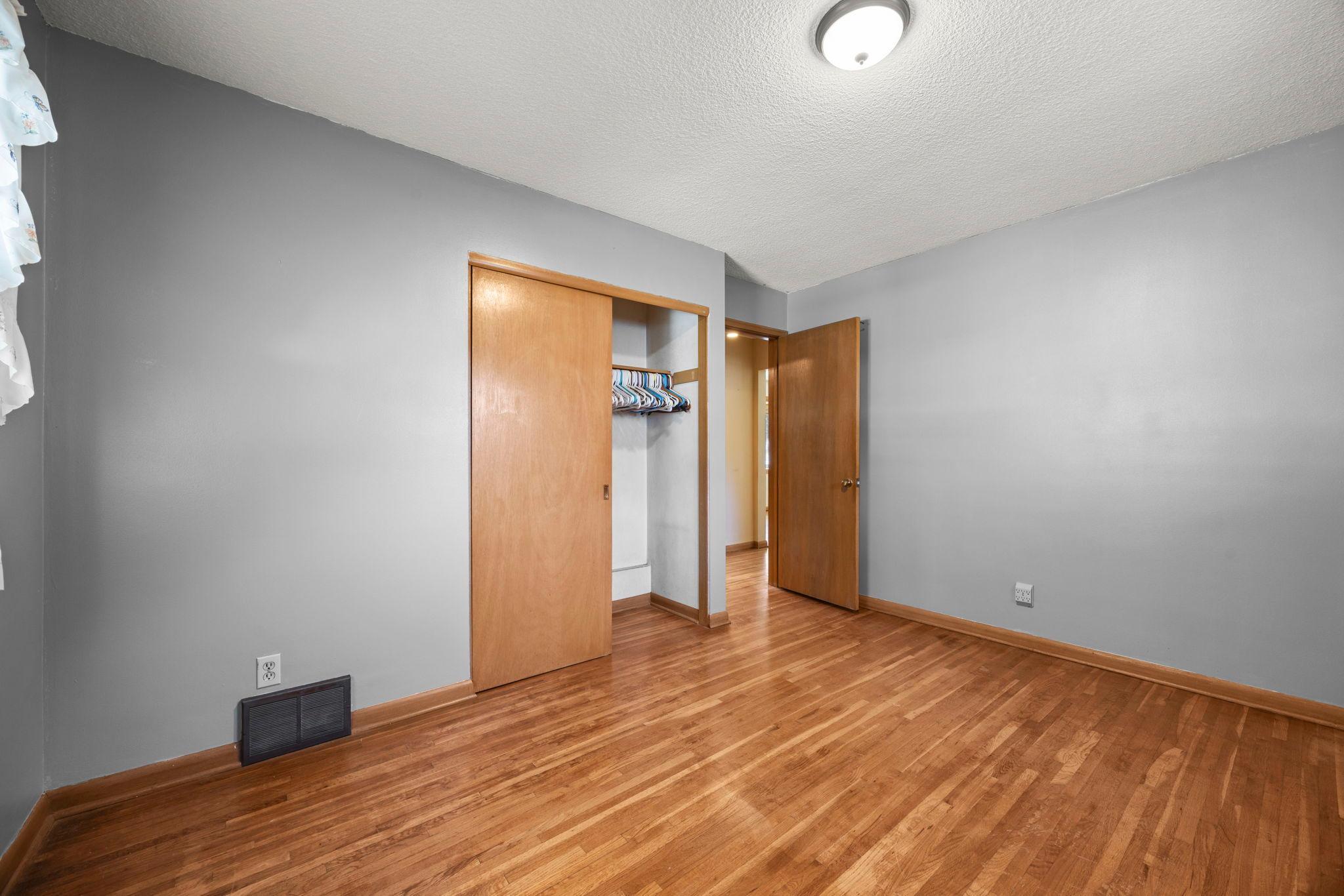 35-web-or-mls-1097 Dale St N-169.jpg