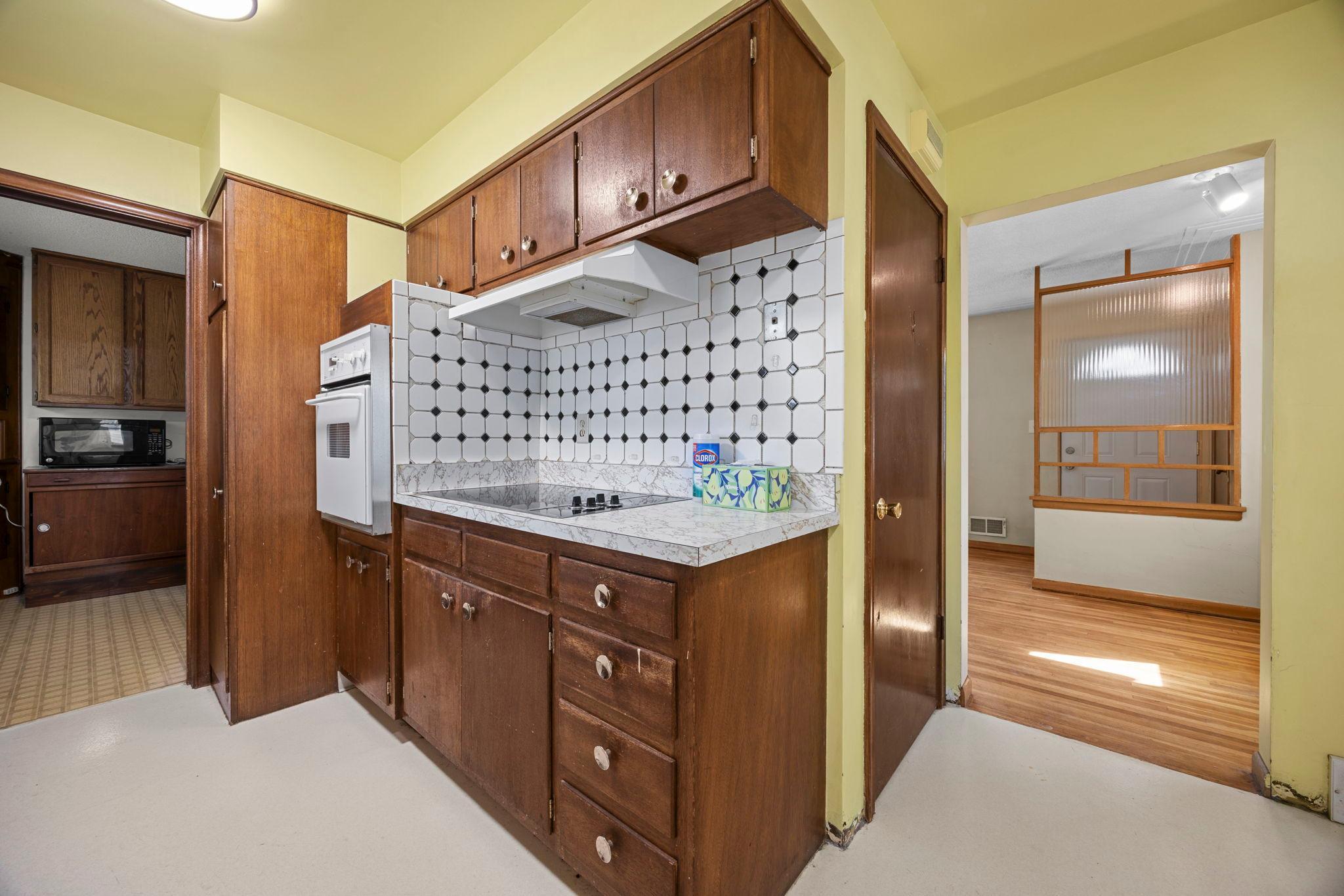 25-web-or-mls-1097 Dale St N-119.jpg