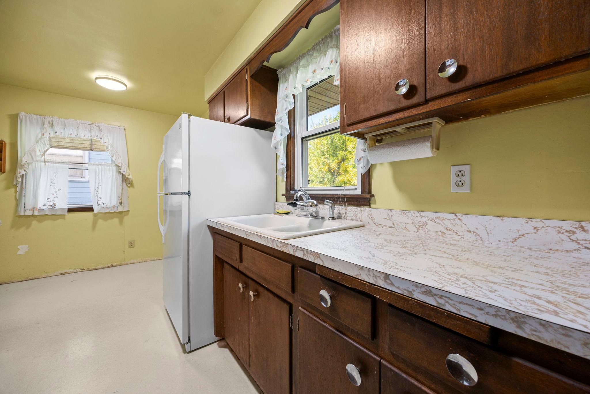 29-web-or-mls-1097 Dale St N-140.jpg
