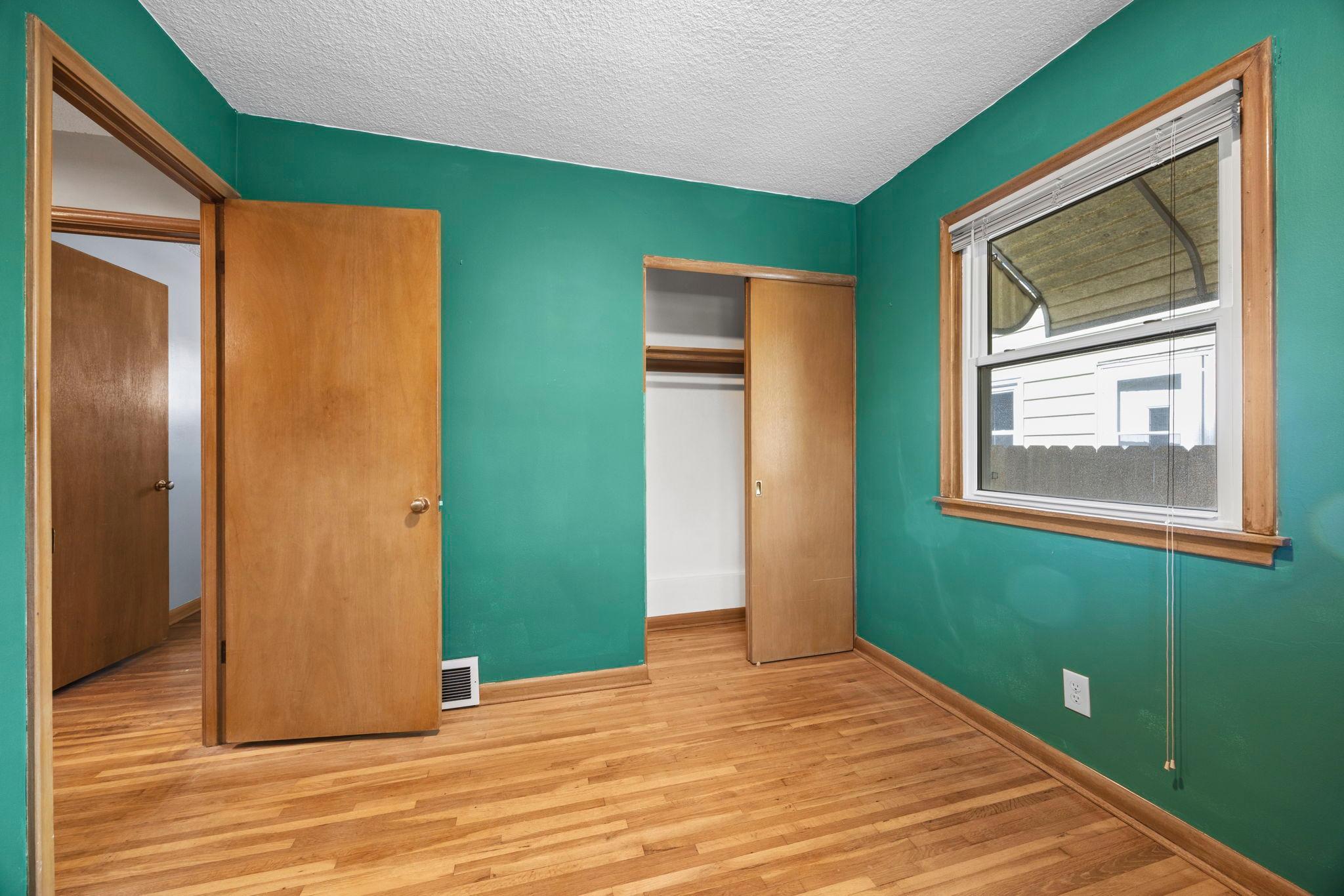 37-web-or-mls-1097 Dale St N-179.jpg