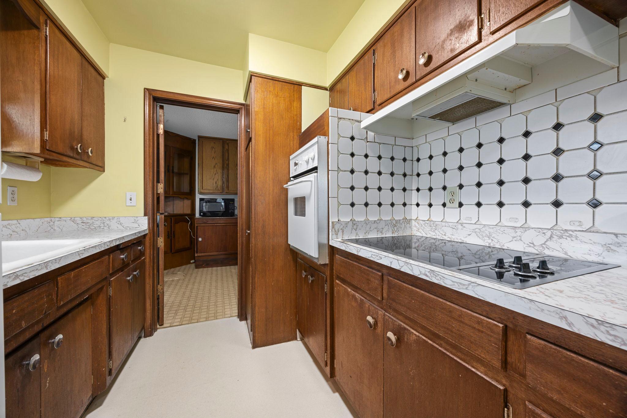 26-web-or-mls-1097 Dale St N-124.jpg