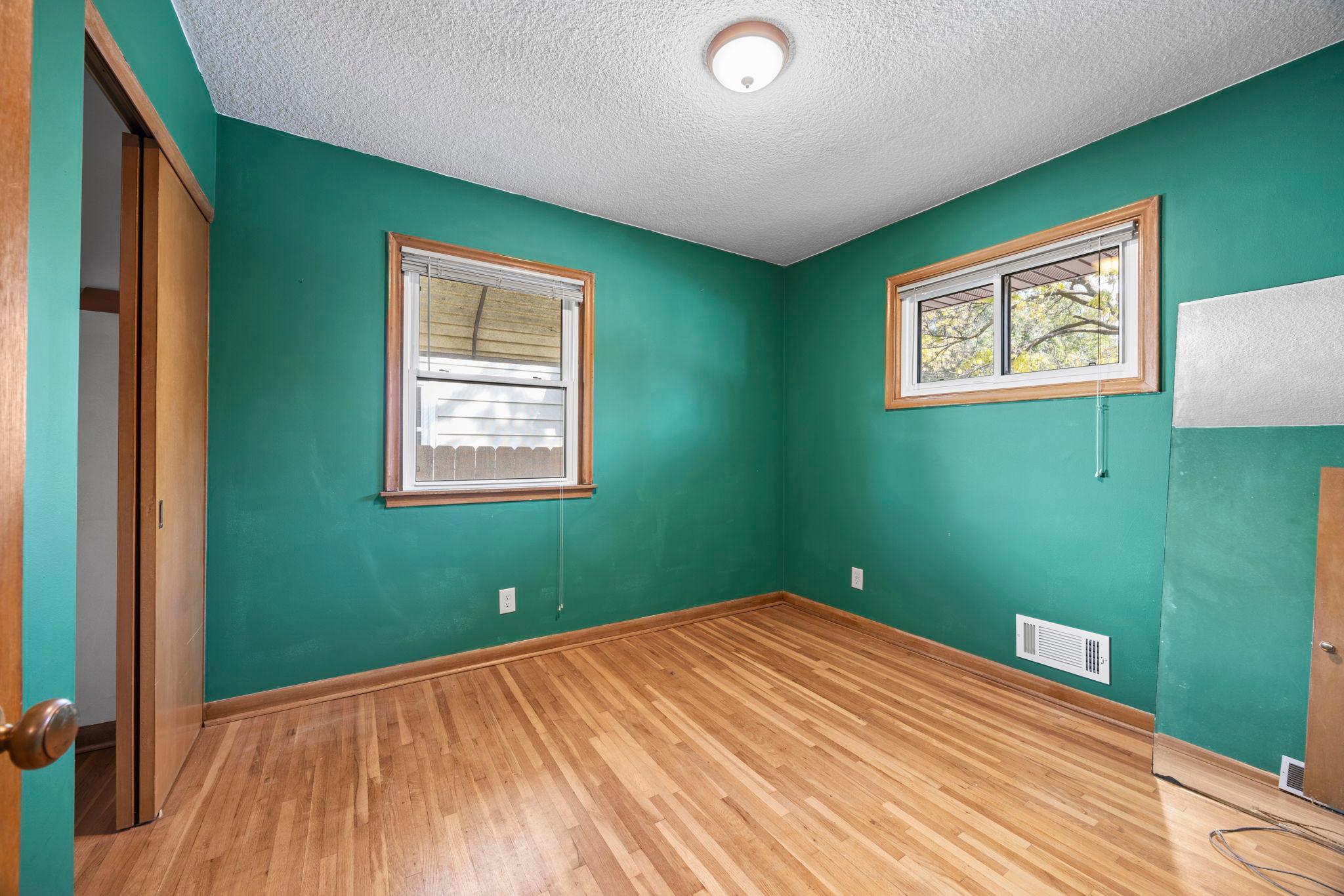 36-web-or-mls-1097 Dale St N-174.jpg