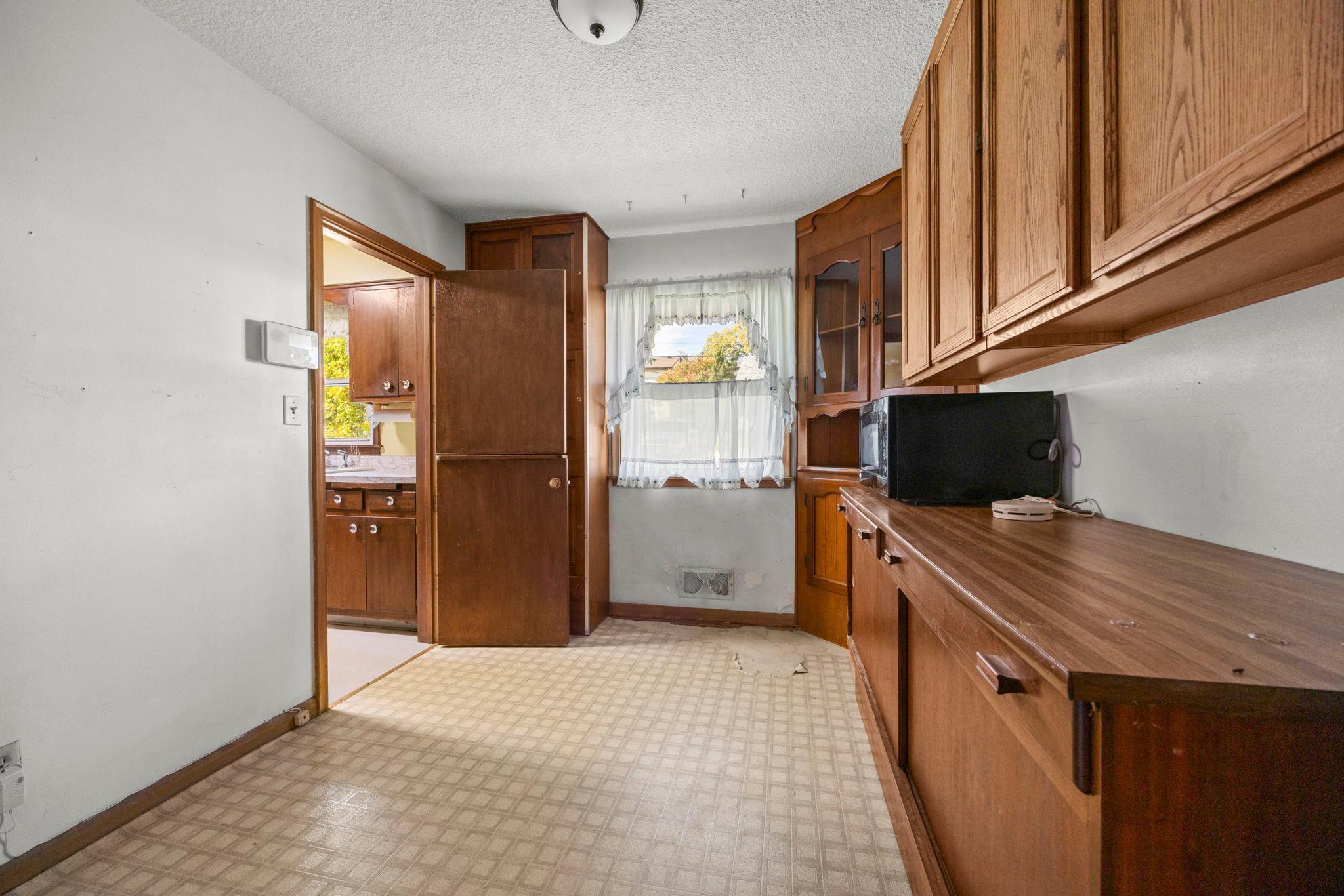 32-web-or-mls-1097 Dale St N-155.jpg