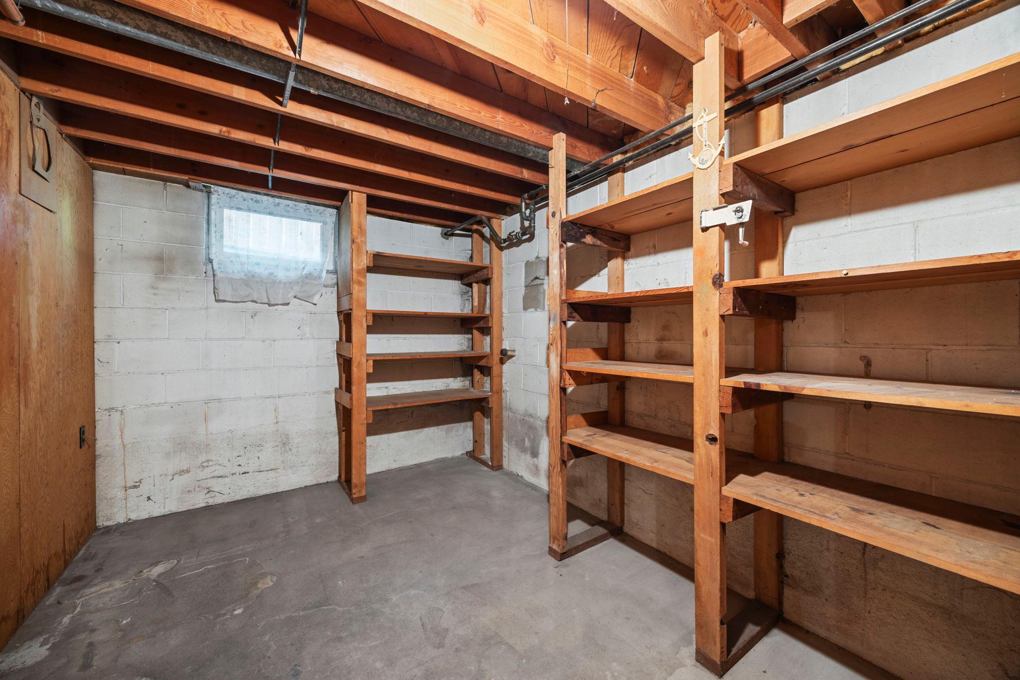 46-web-or-mls-1097 Dale St N-109.jpg