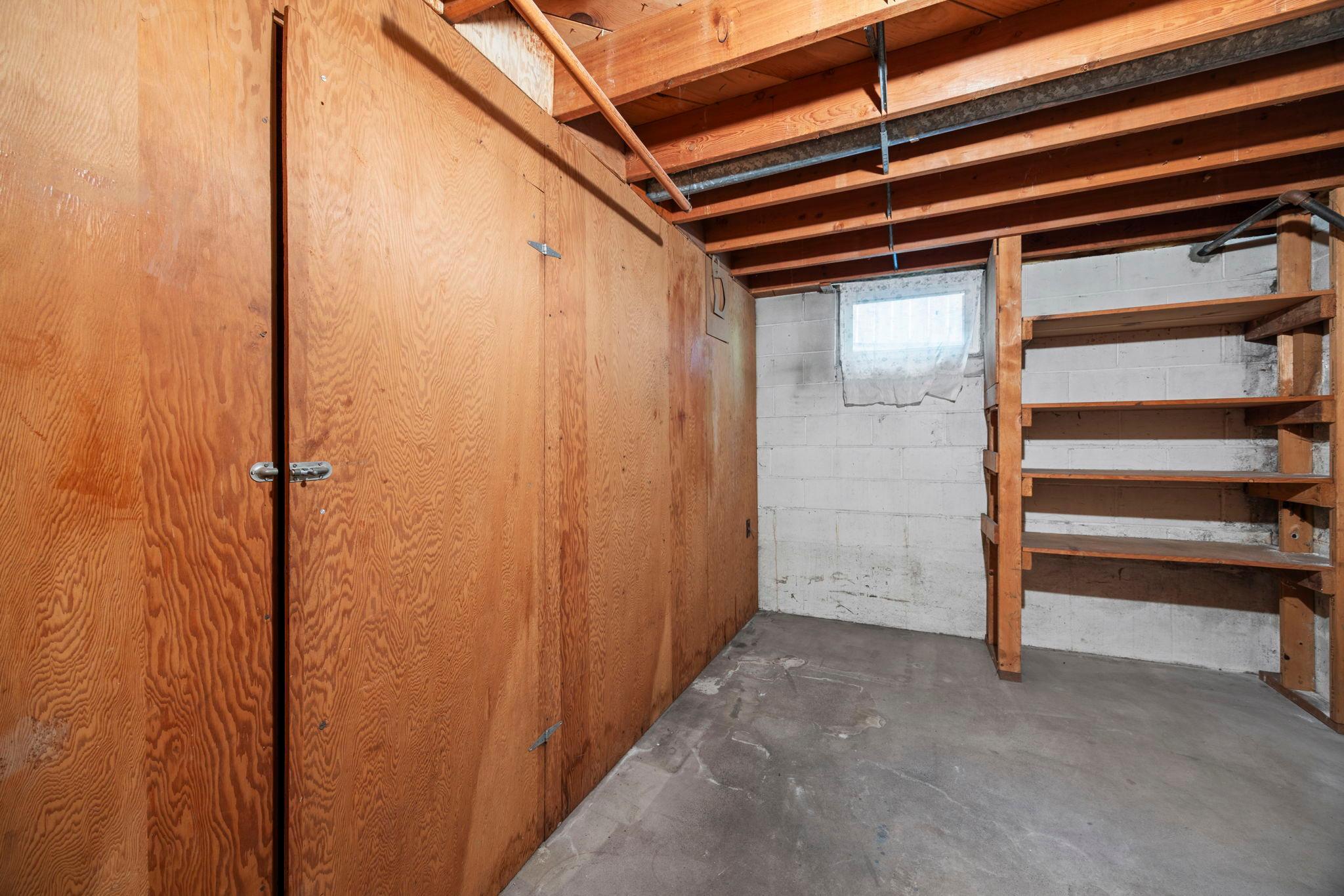 47-web-or-mls-1097 Dale St N-114.jpg