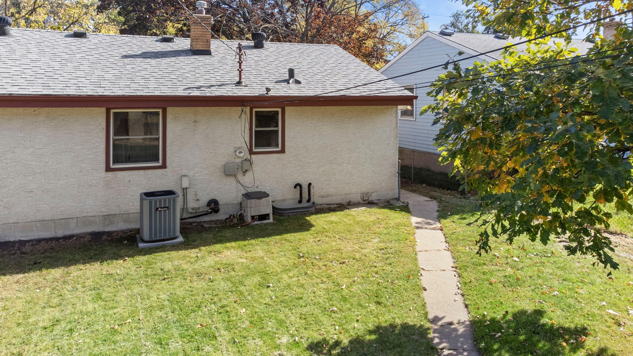 58-web-or-mls-1097 Dale St N-285.jpg