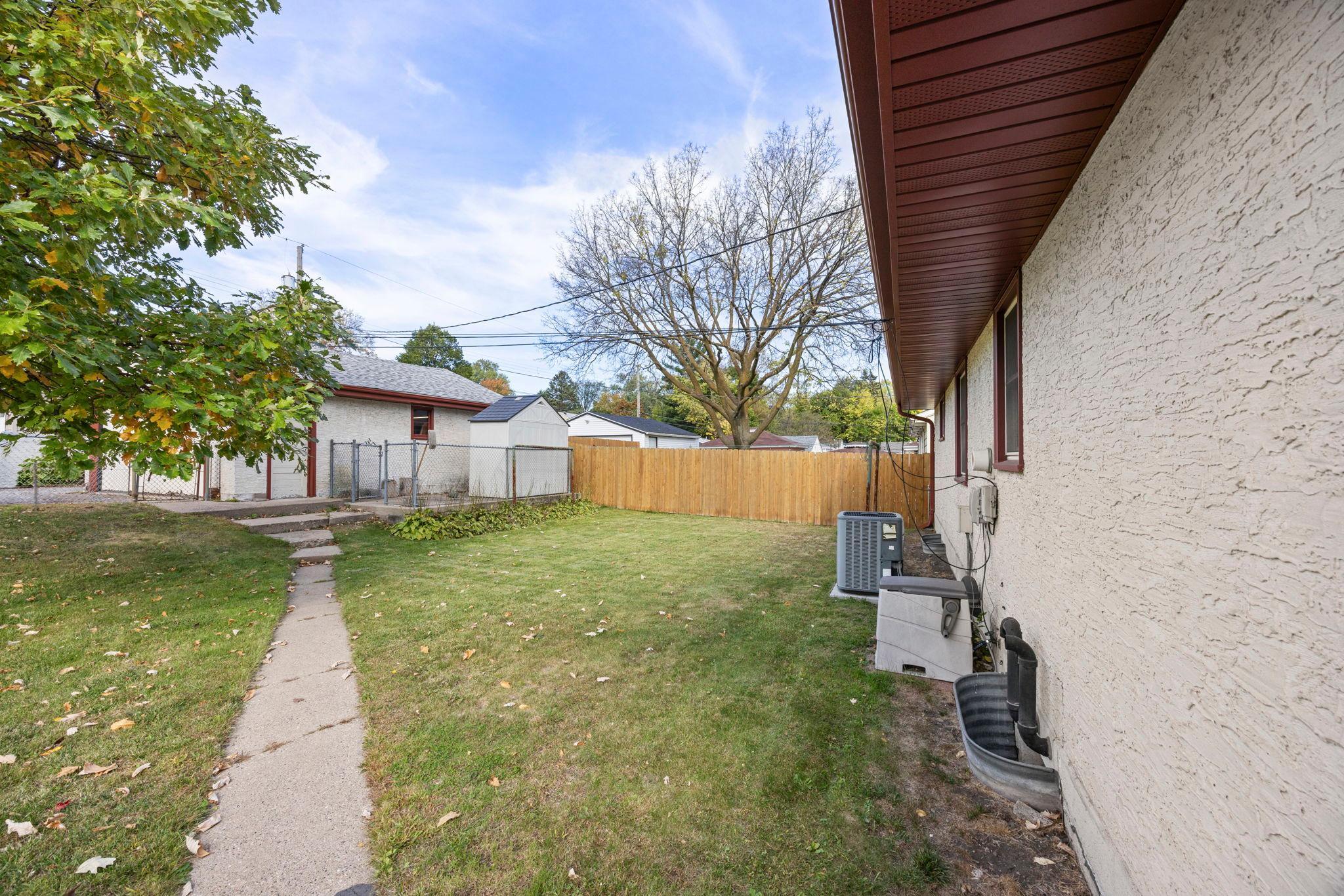 51-web-or-mls-1097 Dale St N-48.jpg