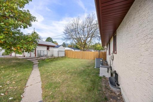 1097 Dale Street N, Saint Paul, MN 55117