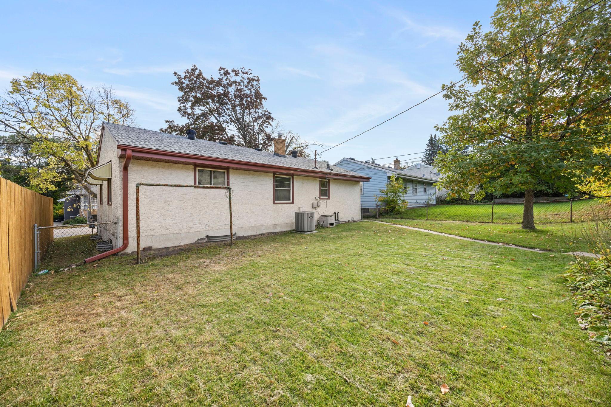 52-web-or-mls-1097 Dale St N-53.jpg